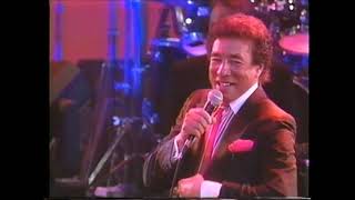 Smokey Robinson  Ooh Baby Baby LIVE [upl. by Eenafets]