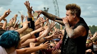 Papa Roach  Last Resort at Reading 2014 [upl. by Nohtanhoj469]