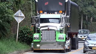 De lo más hermoso de las carreteras  Tractomulas Camiones Y Buses Colombianos  Alejo Trucks [upl. by Wilek]