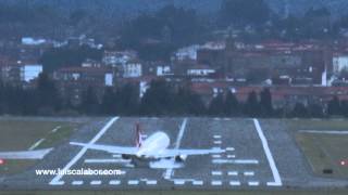 Aterrizaje imposible en Bilbao LEBBCrosswind 14022014 [upl. by Notsud]