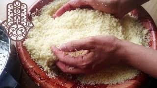 Comment préparer la semoule de couscous [upl. by Worrell140]