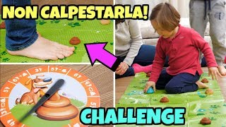 NON CALPESTARLA CHALLENGE il Gioco della Cacca sul Prato [upl. by Atnwahsal751]