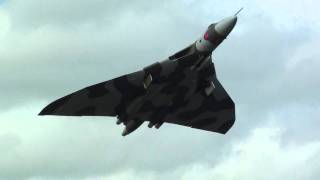 🇬🇧 How To Set Off Car Alarms In a Car Park quot Avro Vulcan XH558 Style quot [upl. by Dyane931]