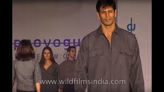 Supermodels Milind Soman Indrani Dasgupta Rahul Dev John Abraham scorch ramp at old fashion show [upl. by Christiano]