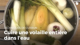 Cuire une volaille entière dans leau  Cuisiner la volaille [upl. by Marcos919]