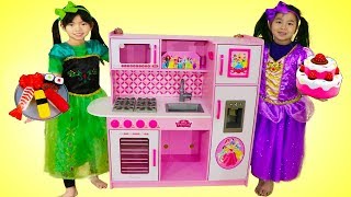 Emma amp Jannie Pretend Play Food Cooking Competition w Cute Kitchen Kid Toys [upl. by Adaminah77]