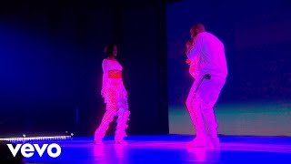 Rihanna  Work  Live at The BRIT Awards 2016 ft Drake [upl. by Notna438]