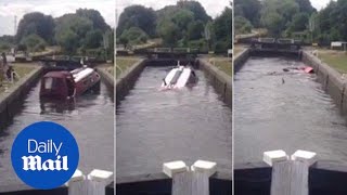 Moment couples narrowboat sinks in 25 seconds at Fobney lock [upl. by Sims]