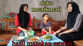 RISKA SAMA MAMAKNYA LAGI BELAJAR NGEVLOG SENDIRI [upl. by Bedwell]