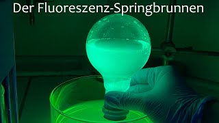 Experiment Der FluoreszenzSpringbrunnen aka quotdie chemische Glühlampequot [upl. by Vassar]