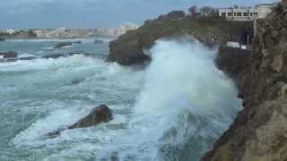 Grosses vagues au Rocher de la vierge à Biarritz  big waves [upl. by Ynamreg767]