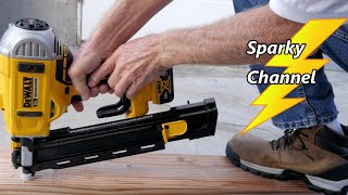 DeWalt Cordless 21° Framing Nailer DCN21PLM1 Review [upl. by Relyhcs]