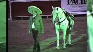 UN PUÑO DE TIERRA  ANTONIO AGUILAR  en vivo  EN LA MONUMENTAL DE MORELIA con banda [upl. by Yhcir]